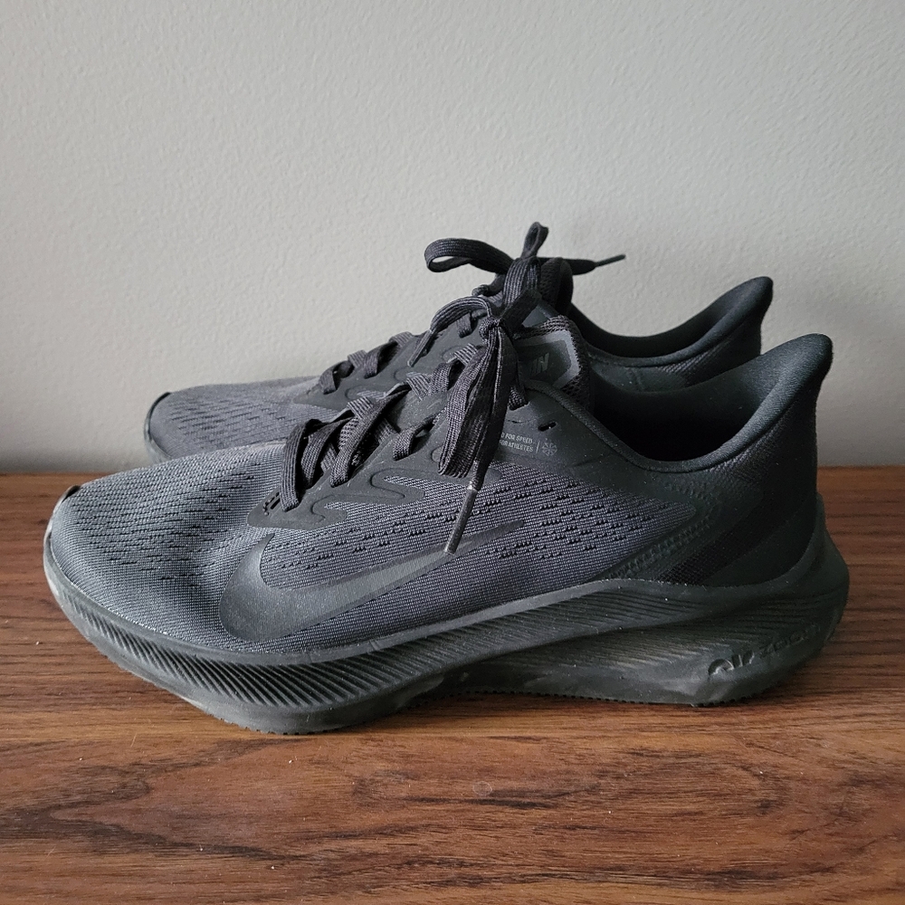 NIKE Air Zoom Winflo 7 running shoes in black anthracite colour
